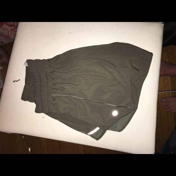 lululemon athletica Pants - lululemon size 4 shorts 4 inch inseam